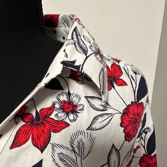 *FOXCROFT* Plus White x Red Floral Wrinkle-Free Button Down Shirt Size 20W - Picture 3 of 8